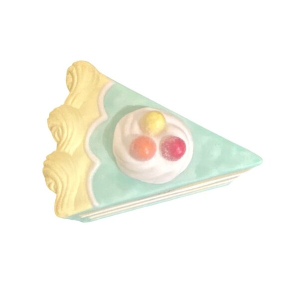 Ceramic Cake‎ Slice Trinket Box With "Hip Hip Hooray!" Design & Removable Lid - Picture 4 of 7